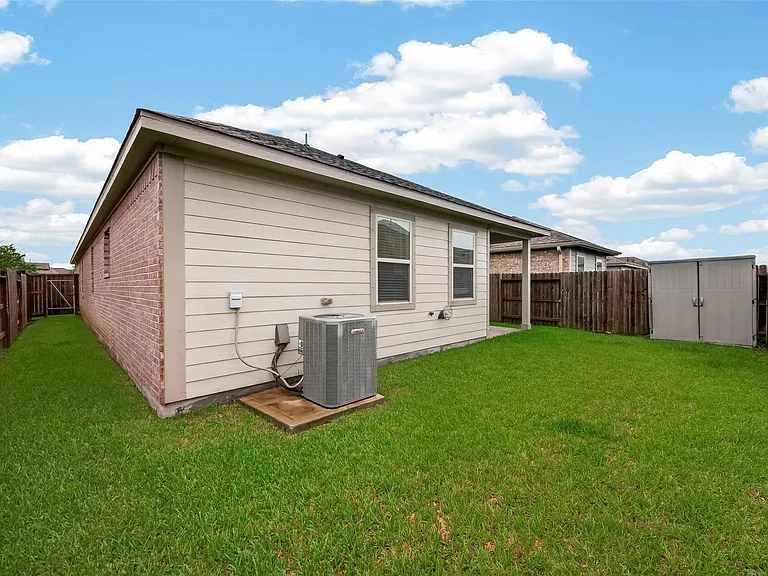 13129 Leisure Cove Dr — Photo 38