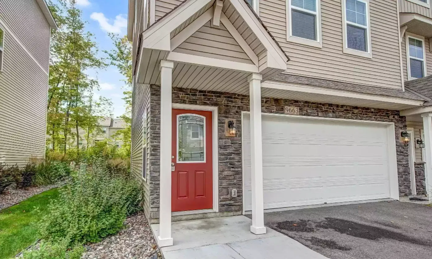 3 bed, 2046 sqft, $2,593 — Photo 3