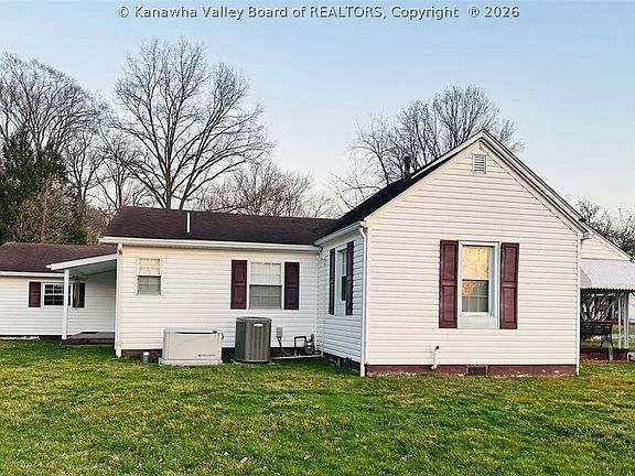 3rd image of 201 Locust St