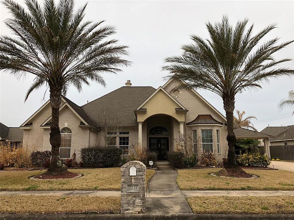 1st image of 2221 W Reata Dr