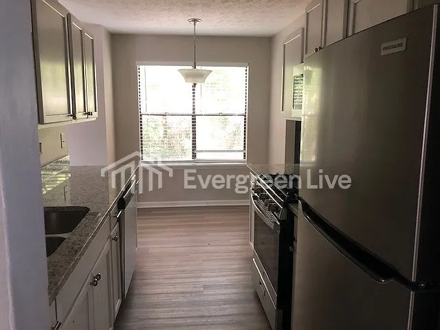 2613 Laurel View Dr — Photo 2