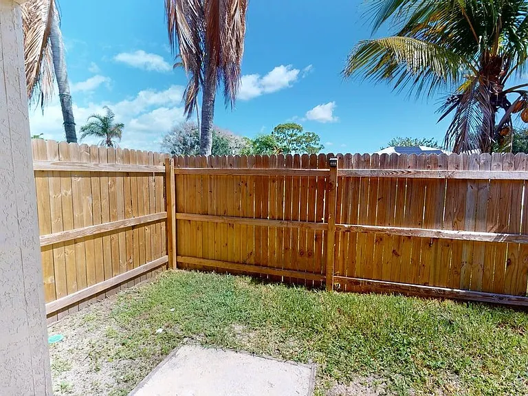 1901 SE Dock St — Photo 11