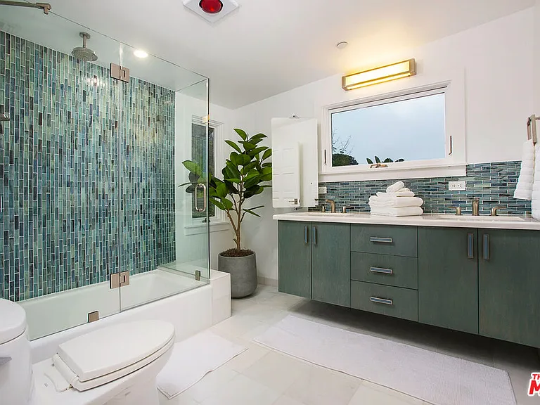 1655 N Crescent Heights Blvd — Photo 41