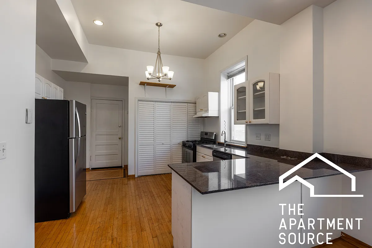 Building Photo - 1759 W Superior St #2S
