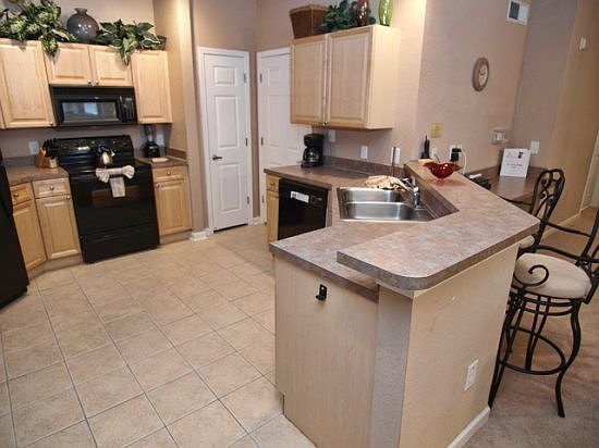 TR3C407-Kitchen-and-Bar