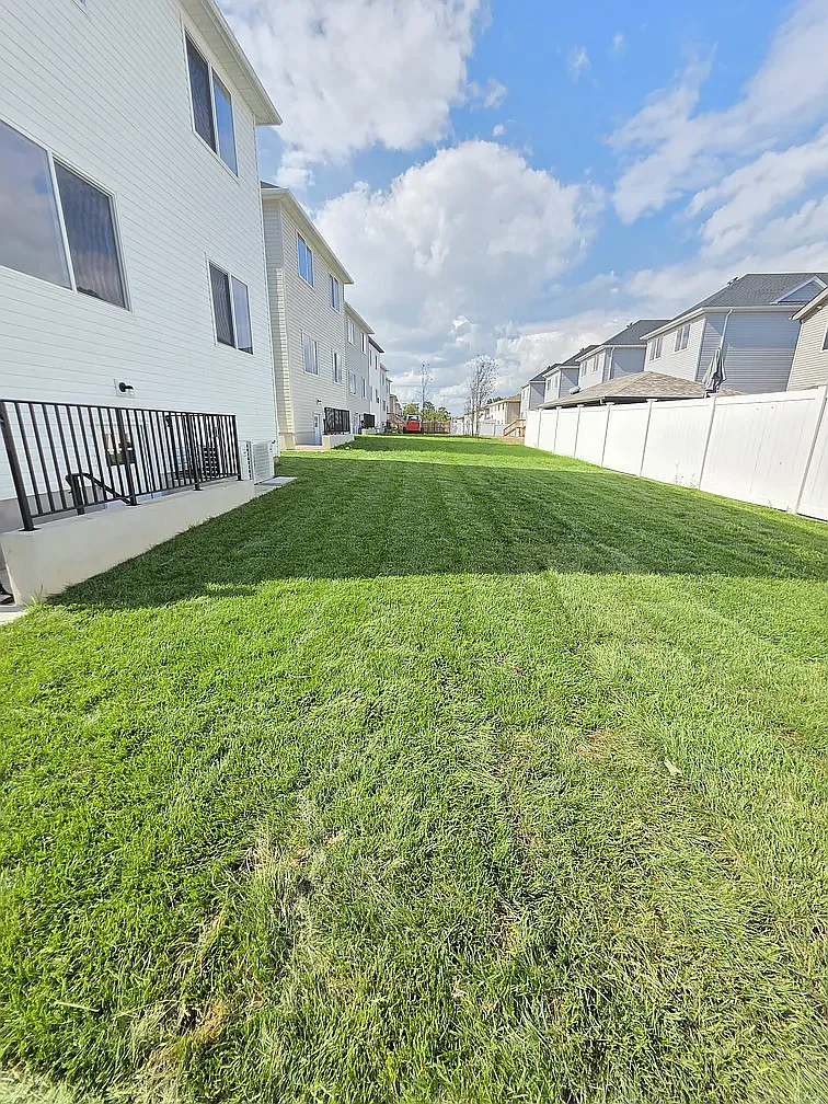 4 bed, 2600 sqft, $4,300 — Photo 4