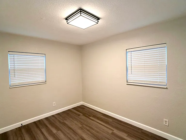 885 Ruby Ave — Photo 7
