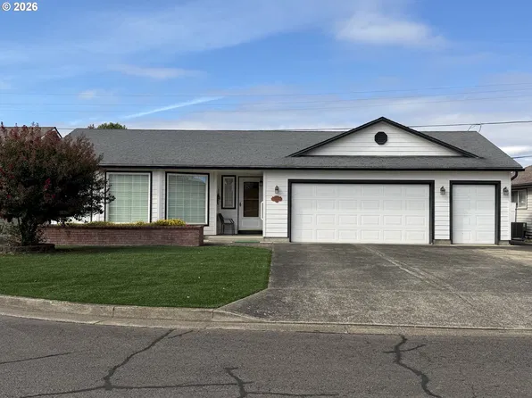 1937 Heather Way, Woodburn, OR 97071