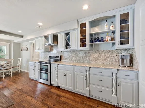 365 Waters Edge Dr #1A, Lake Ozark, MO 65049