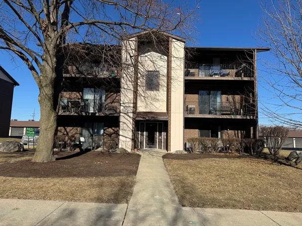 1233 Chalet Rd APT 100, Naperville, IL 60563