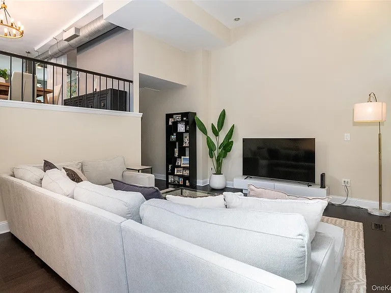 17 Edgewood Ave — Photo 15