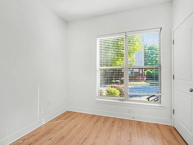 1032 Skyline View Way — Photo 10
