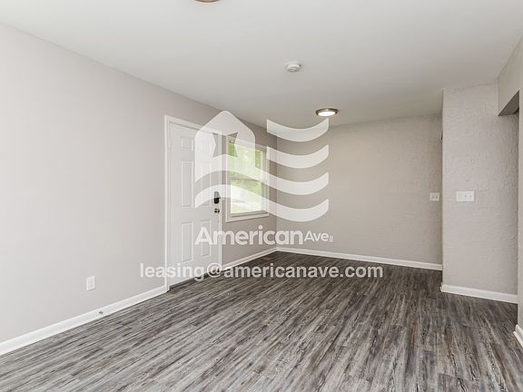1512459_004_living_room_13919174.jpg