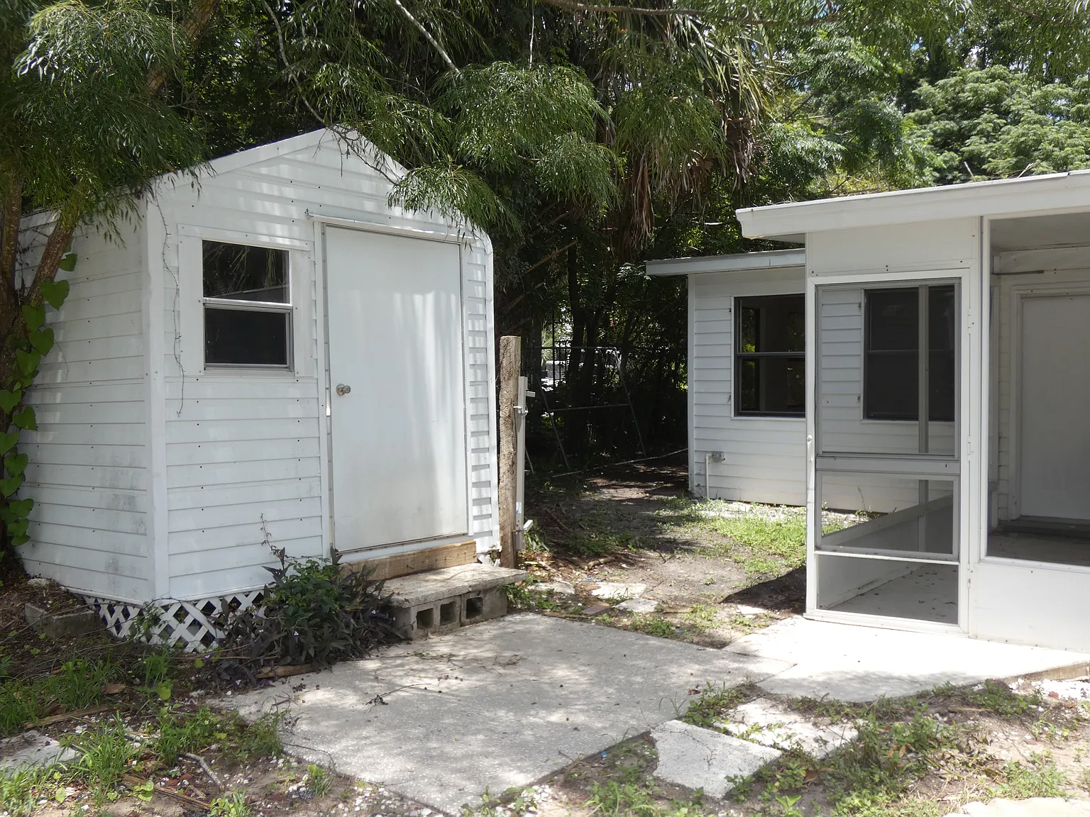 Nice 3 Bedroom 2 Bathroom Single Family Home — Photo 3