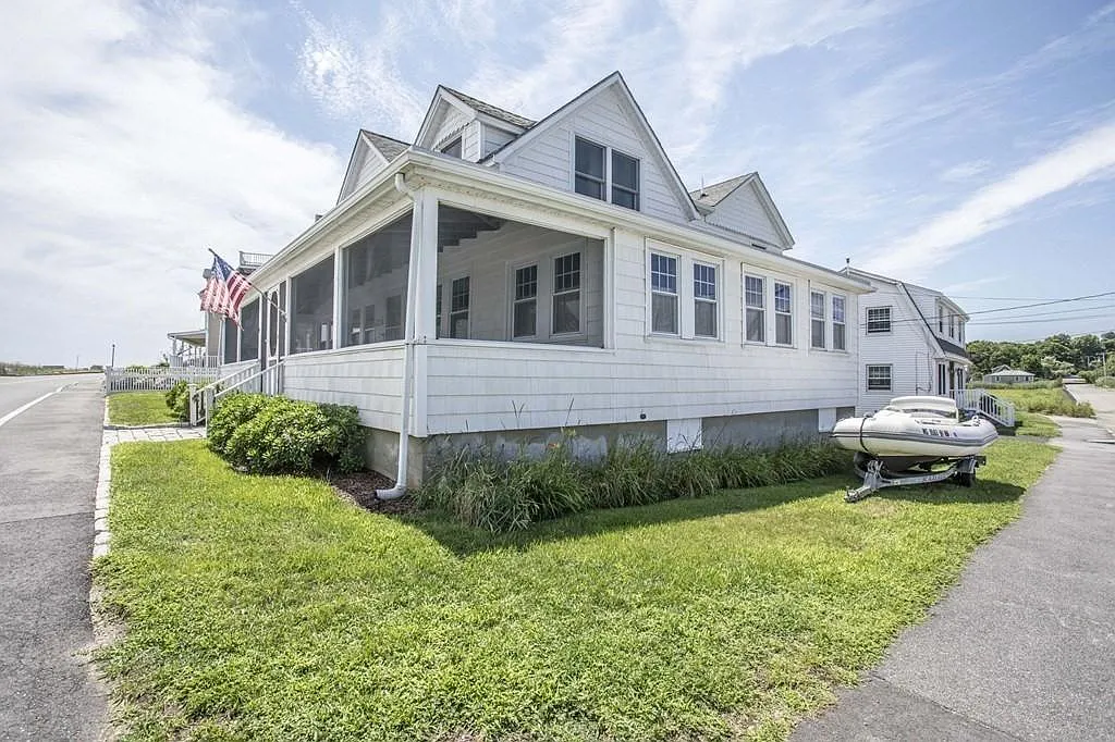 5 bed, 1.5 bath, 2304 sqft, $4,250 — Photo 2