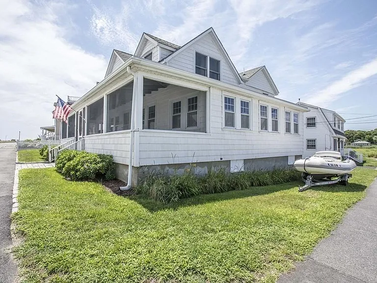 63 Glades Rd — Photo 2