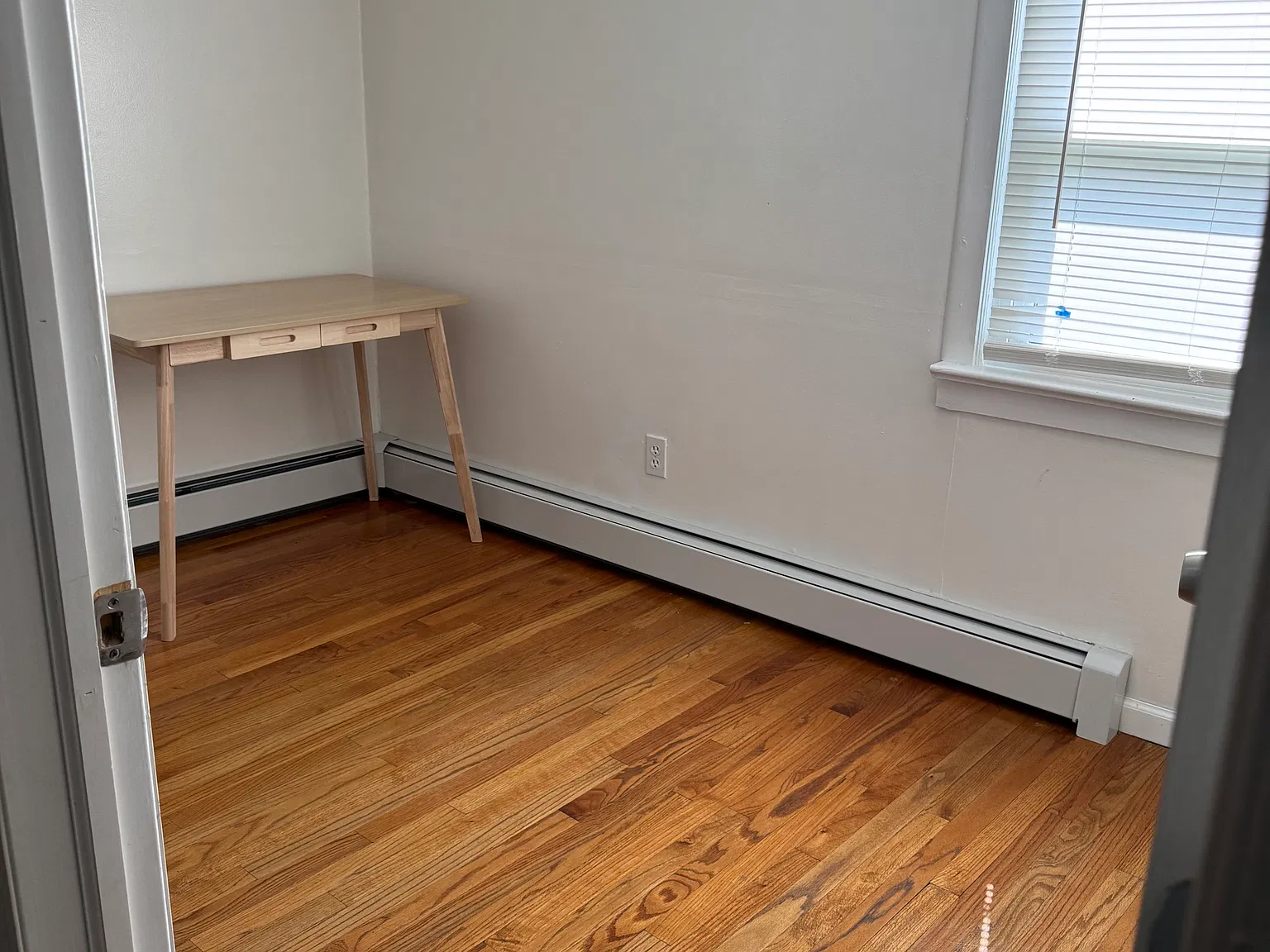 4 bed, 800 sqft, $760 — Photo 2