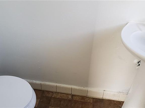 3rd image of 2818 Allison Dr