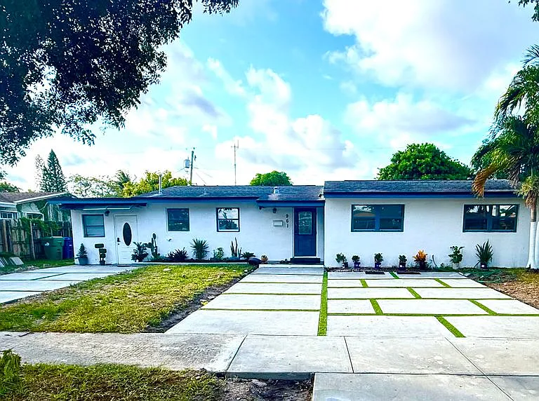 961 NW 200th St — Photo 6