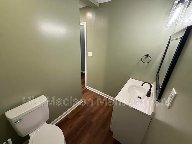2233 E Derenne Ave — Photo 19