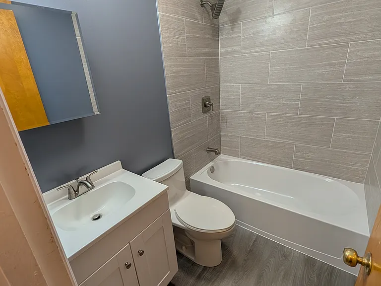302 Kenyon Dr — Photo 1