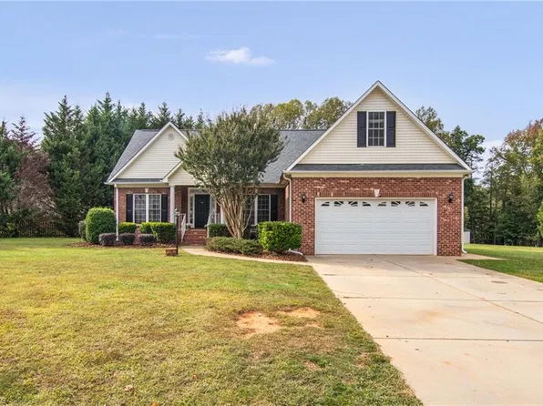 230 Autumn Gate Dr, Reidsville, NC 27320