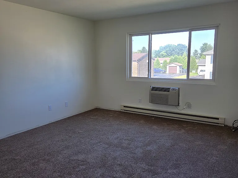 240 Main St — Photo 8