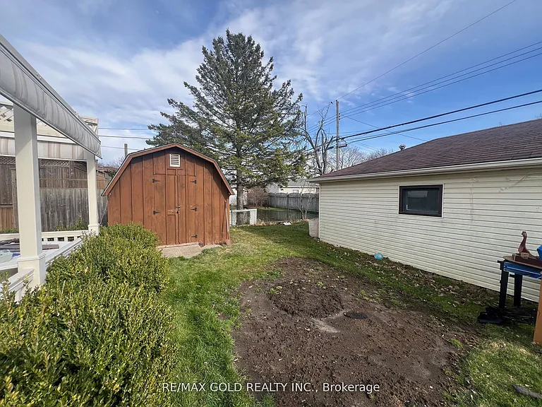 979 Wellington St — Photo 16
