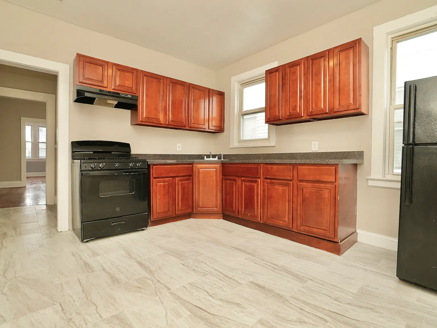 3 bed, $2,100 — Photo 3