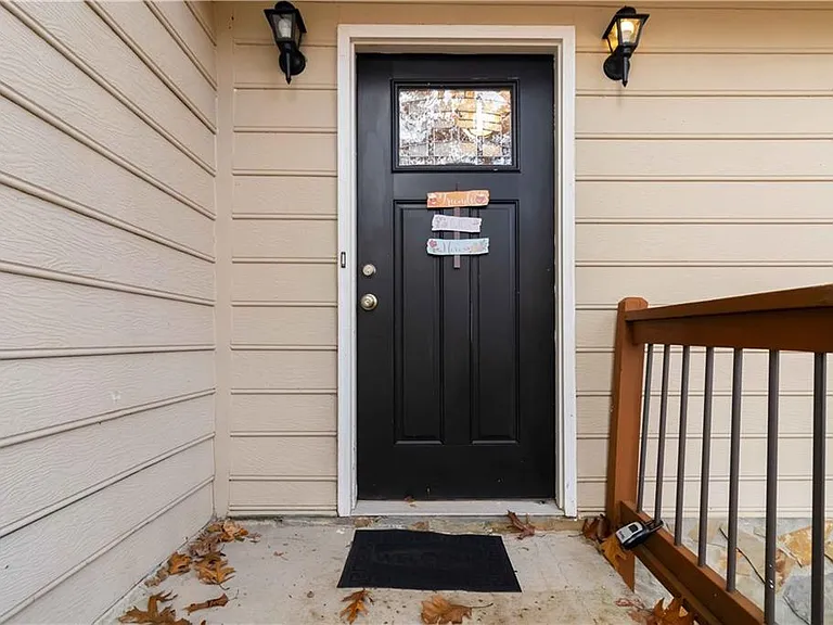 888 Chartley Dr SW — Photo 4