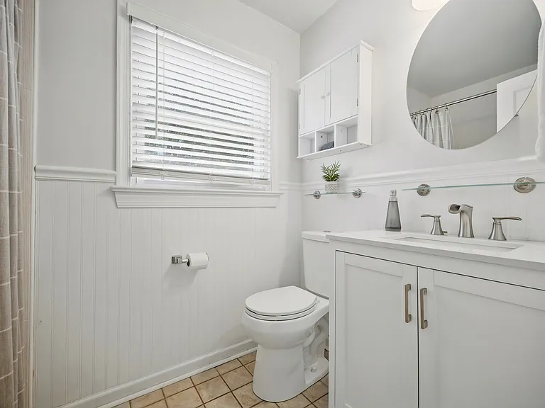 724 Yorkshire Dr — Photo 16