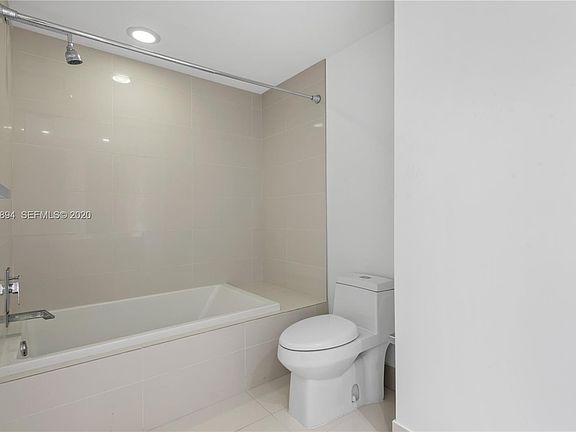 4th image of 45 SW 9th St #1302