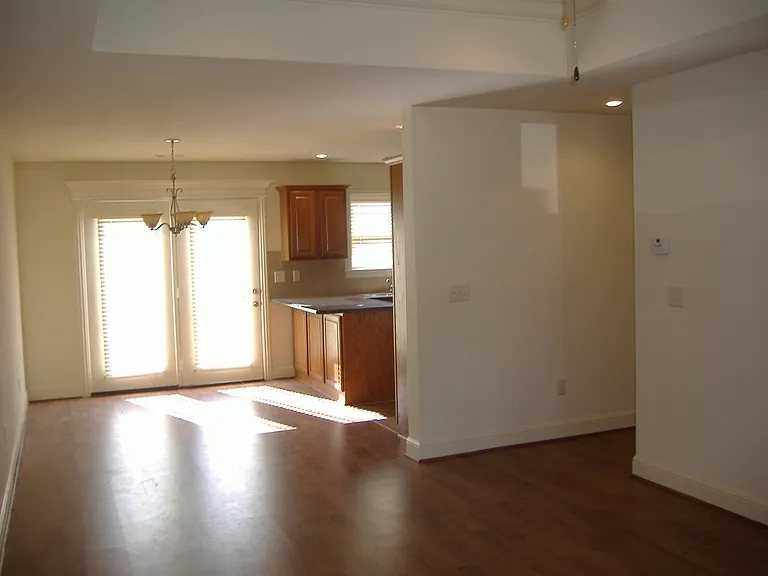 810 Baker St NW — Photo 2