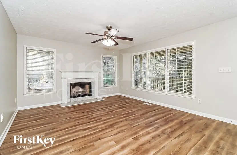 3 bed, 2.0 bath, 1669 sqft, $2,280 — Photo 4