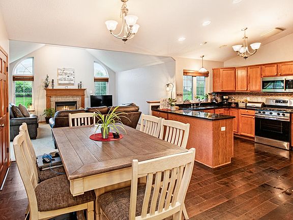 3rd image of W174N10148 Tanglewood Dr #1