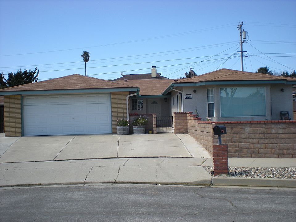 Rv Driveway left of garage