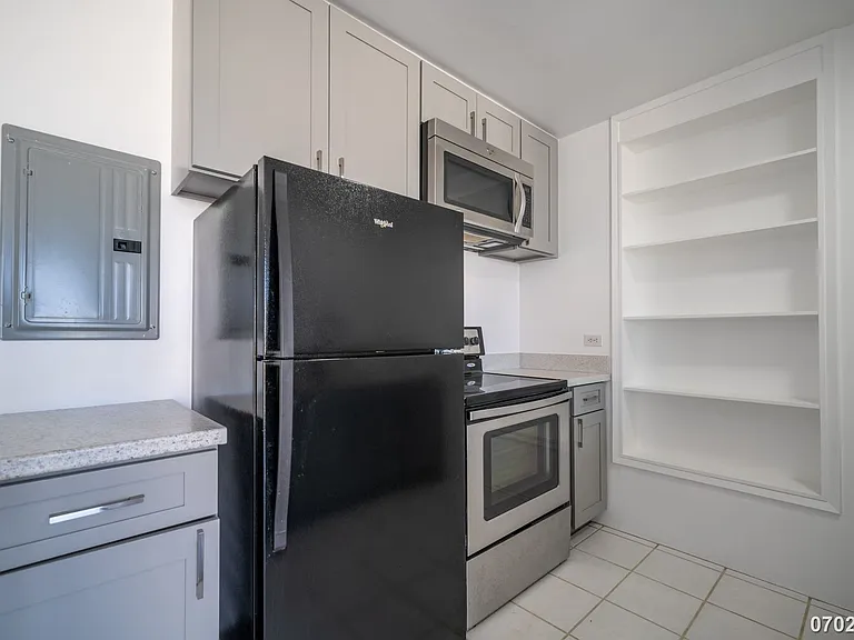 754 Ekela Ave #608 — Photo 8