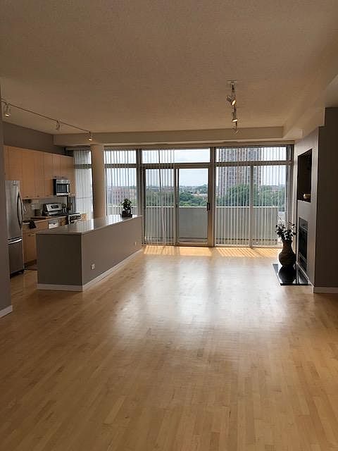 Open concept living/dining/kitchen w/island