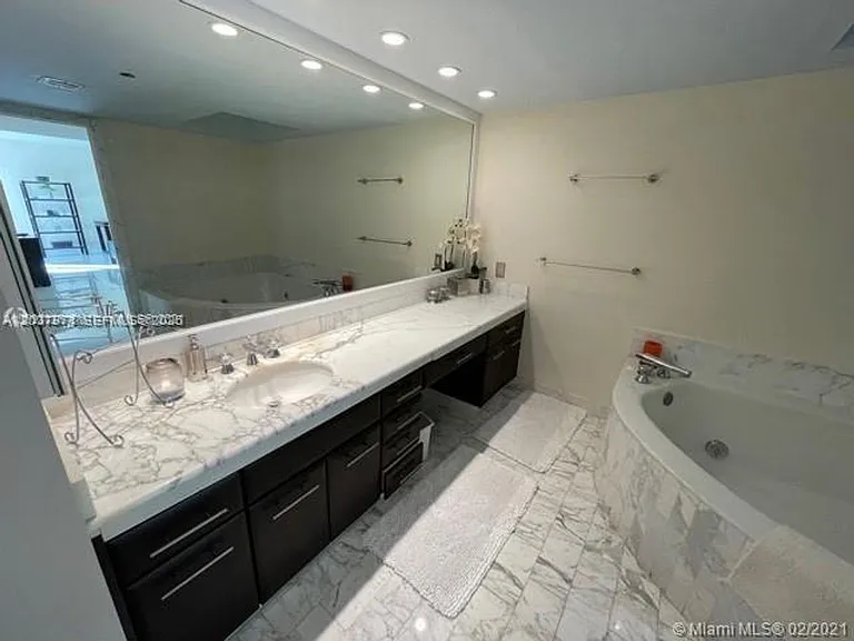 19707 Turnberry Way #23F — Photo 16