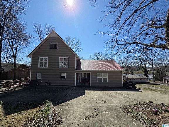 2nd image of 403 Eureka Rd