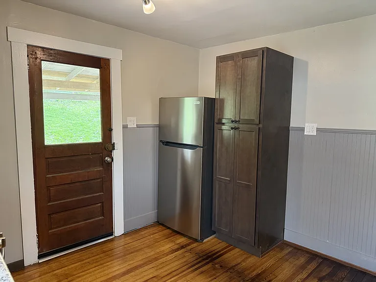 926 W Water St — Photo 4