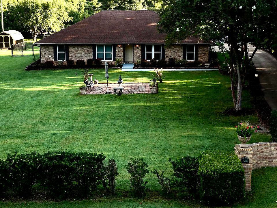 1st image of 209A Woodlawn Rd