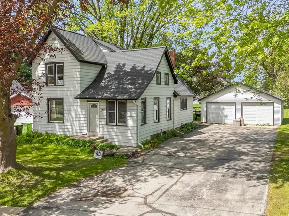 102 Elm St, Fairwater, WI 53931