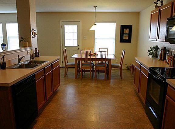 3rd image of 3824 Country Ln