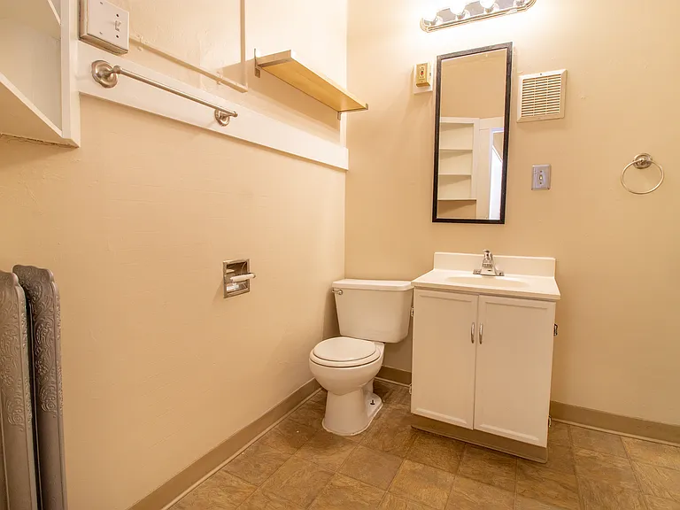 The Topanga Apartments — Photo 9