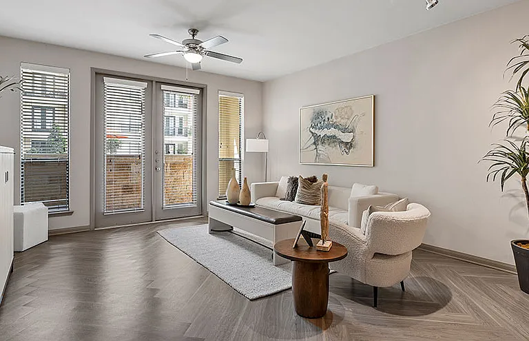 The Residences at Pearland Town Center Apartments — Photo 32