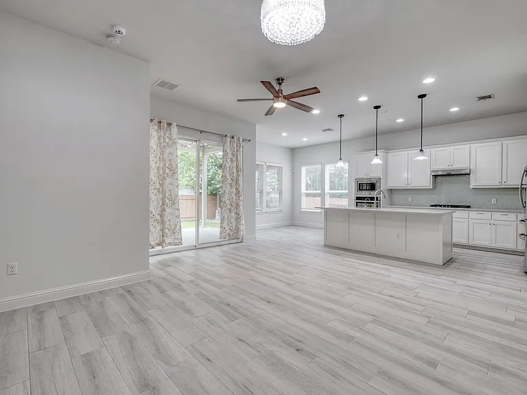 14921 Iveans Way — Photo 7