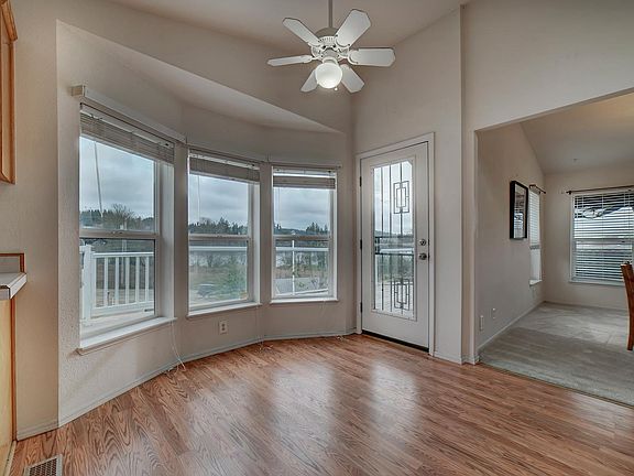 Breakfast nook by Bay
