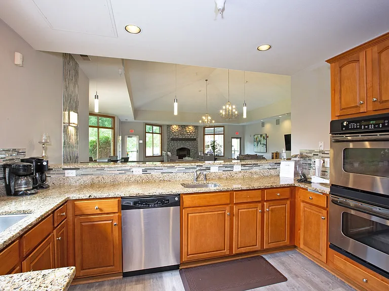 Laurel East End