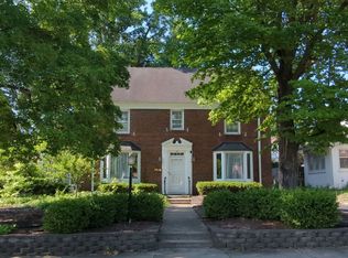 12 W Raymond Ave, Oakwood, IL